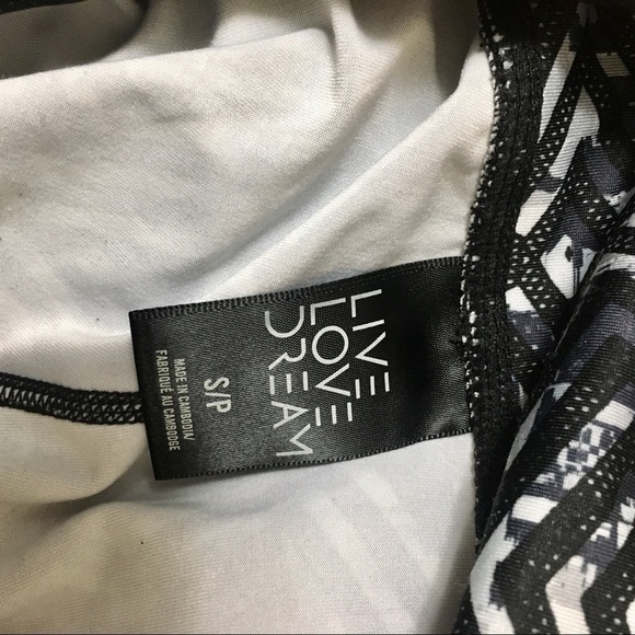 Live Love Dream Activewear Capri Leggings Small - Picture 5 of 5